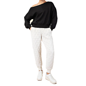 Sweat-shirt d'hiver noir Bardot surdimensionné doublé pour femme, col rond, confortable, style streetwear, avec logo personnalisé Greek Life - Product Image 1