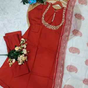 ชุดสูทผ้าไหมอินเดียปากีสถานสีลาเวนเดอร์ ดีไซน์ทันสมัย สำหรับผู้หญิง สวมใส่ในงานปาร์ตี้ งานแต่งงาน หรืองานพิธีต่างๆ  แบบพิเศษเฉพาะตัว - Product Image 1