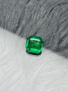 Pierre précieuse naturelle de qualité supérieure AAA+ Émeraude taille coussin 2,6 carats Couleur vert profond 8,8x8,6x4,7mm pour la fabrication de colliers GEMS - Product Image 4