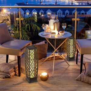Set 2 pezzi lampade da terra in vimini diamantate ad energia solare con luci solari da giardino a LED - Product Image 2