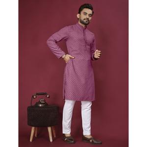 Atractivo Kurta Pajama para Hombre con Bordado de Rayón y Trabajo de Lentejuelas, Color Rosa - Product Image 1