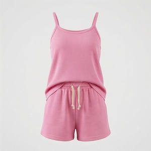 Ensemble 2 pièces côtelé rose pour femme : débardeur sans manches et short au-dessus du genou, coupe décontractée, idéal printemps-été - Product Image 1