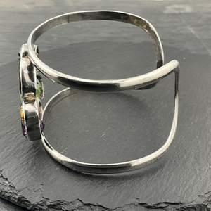 Brazalete Torcido Floral de Plata de Ley con Circonitas Cúbicas Multicolores, Estilo Vintage, Hecho a Mano, Joyería Elegante - Product Image 2