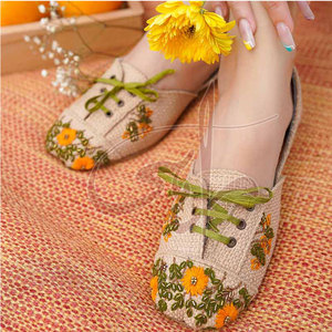 รองเท้าปักลายดอกทานตะวันแบบคลาสสิก ทำมือ เป็นมิตรกับสิ่งแวดล้อม น้ำหนักเบา แบบผูกเชือก คุณภาพสูง ทนทาน หนังแท้ทั้งคู่ - Product Image 2