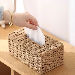 Boîte à mouchoirs rectangulaire en rotin tissé à la main pour la décoration intérieure bohème et rustique - Product Image 1