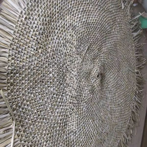 Paneles de Techo de Hoja de Palma Tejida Natural Duraderos, Diseño Tradicional Amarillo/Natural para Bares Tiki y Exteriores - Product Image 1