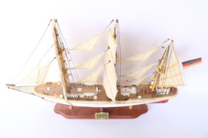 GORCH FOCKK II - Maqueta de Barco Vietnamita de Madera Pintada a Mano para Decoración de Mesa, Estilo Antiguo Coleccionable - Product Image 3
