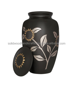 Urnes funéraires en laiton décoratives de haute qualité, faites à la main, pour hommes et femmes. - Product Image 1