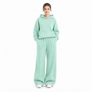 Ensemble haut et pantalon de survêtement premium pour femme – Tenue décontractée confortable et assortie – Survêtement à jambes larges – Vêtements OEM personnalisés - Product Image 4