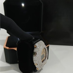 Montre numérique de luxe avec boîtier en strass, cadran doré, bracelet en caoutchouc, résistante aux chocs, étanche à 20 bars pour homme - Product Image 4