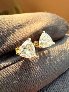 Pendientes de tuerca de moissanita de 1.00 quilates con corte trillón, chapados en oro y rodio con plata 925, para compromiso, regalo encantador para mujer, para fiesta - Product Image 4
