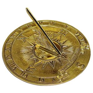 Grande horloge solaire Claddagh en métal avec finition résistante aux intempéries pour la décoration extérieure de pelouse, de jardin et de terrasse - Product Image 1