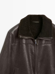 Chaqueta de Cuero Genuino para Hombre, Estilo Motero, Cuello Alto, Cierre de Cremallera, Impermeable, Resistente al Viento, Forro de Piel Sintética, Logotipo Delantero y Trasero, Corte Regular, Invierno - Product Image 5