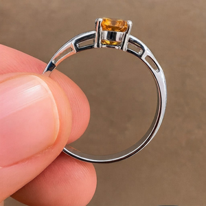Anillo de compromiso y boda unisex Rhaya Jewels de plata de ley 925 con citrino ovalado, chapado en rodio, engaste de púas, moderno, para fiesta, Noviembre - Product Image 4