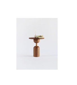 Table d'appoint d'angle élégante en bois, conçue pour maximiser l'espace, la praticité et l'attrait intérieur - Product Image 2