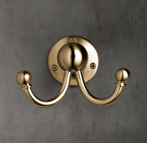 Ganchos de pared elegantes de latón que añaden un toque de lujo a los vestíbulos, pasillos y dormitorios, organizando el espacio con un fuerte sistema de fijación a la pared. - Product Image 2
