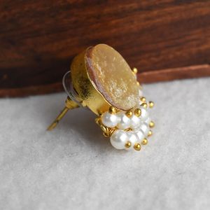 Boucles d'oreilles pendantes en laiton et perles synthétiques, plaquées or 18 carats, faites à la main, bijoux pour femmes, pour tous les jours - Product Image 4
