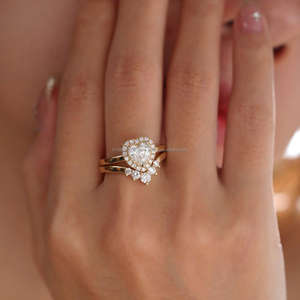 Bague de fiançailles/mariage pour femme, style vintage, or jaune 14 carats, diamant de laboratoire taille ovale VS, certifié IGI classique - Product Image 3