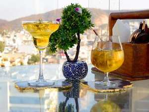 Sous-verres personnalisés en agate rose, bleu, blanc, vert, pierre précieuse, tranche de cristal, avec bord doré en résine, tapis de dessous de verre en pierre - Product Image 5