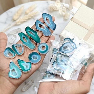 แผ่นอาเกตจีโอดธรรมชาติคุณภาพพรีเมียม ชิ้นเดียวสำหรับงาน DIY ตัวเชื่อมต่อแบบห่วงเดี่ยว ขอบชุบทอง สำหรับทำต่างหู DIY คู่ - Product Image 3