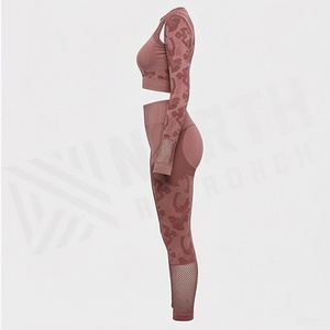 Conjunto de yoga de 2 piezas para mujer, estampado de leopardo, top corto de manga larga, leggings de cintura alta con malla y orificios para los pulgares, ropa deportiva - Product Image 3