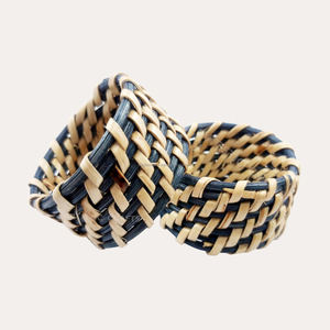 Porte-serviettes en rotin et bambou design fait à la main pour la maison, la cuisine, la salle à manger, les dîners - Product Image 1