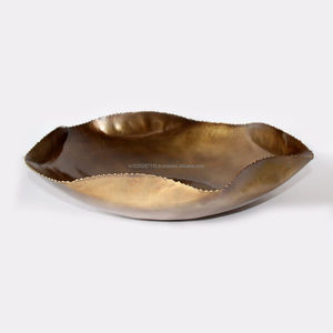 Cuenco de servicio de latón de estilo real hecho a mano para la experiencia gastronómica tradicional y la decoración decorativa del hogar festivo de la boda - Product Image 1