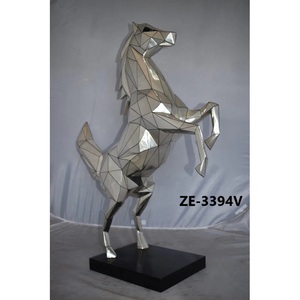 Sculpture de cheval géométrique plaquée argent en acier inoxydable poli, décoration artistique, thème animal, design 3D - Product Image 2