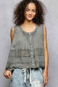 Camiseta sin mangas con cuello redondo y botones POL con contraste de crochet - Product Image 2