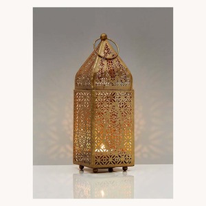 Lanterne en métal élégante et exclusive, porte-bougie décoratif personnalisé pour centre de table de mariage et décoration intérieure - Product Image 3