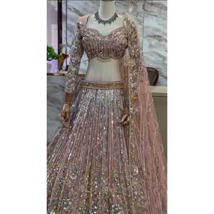 Hermoso Traje de Novia Lehenga Choli con Bordado de Lentejuelas - Product Image 5