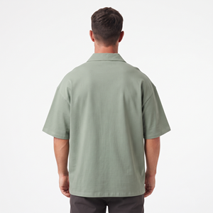Camisa de corte cuadrado personalizada con botones, estampada con rayas, de manga corta, color verde salvia para hombre - Product Image 5