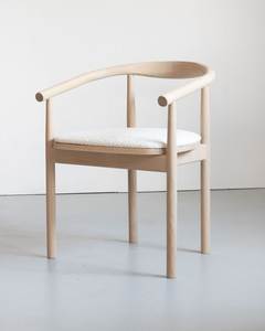 Silla de Comedor Nórdica Hecha a Mano de Madera de Teca Sólida, Silla con Brazos de Estilo Escandinavo Moderno, Asiento Tapizado, Color Personalizado, Muebles para el Hogar - Product Image 1