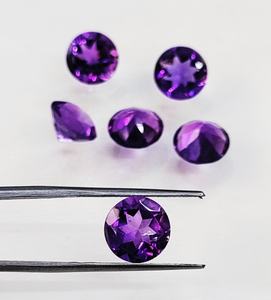 Gema facetada de amatista natural de calidad AAA de 10*10 mm, piedra natural de amatista suelta para la fabricación de joyas. - Product Image 2