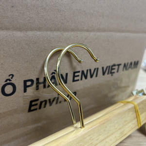 Cintres en bois à prix de gros avec pinces en fer, durables et antidérapants, pour l'organisation de vêtements dans le salon, approvisionnement en vrac, usine du Vietnam - Product Image 6