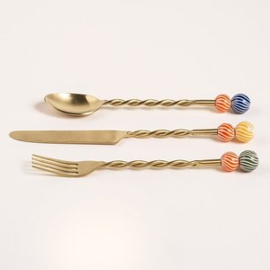 Ensemble de couverts de luxe en acier inoxydable avec manche en résine, cuillère, fourchette, couteau, pour fêtes, réutilisable, compatible lave-vaisselle - Product Image 2