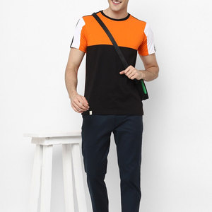 Camiseta Casual Premium para Hombre |   Patrón Lateral Étnico Único |   Corte Regular de Aspecto Elegante |   Camisetas al Por Mayor a Precio de Mayoreo - Product Image 4