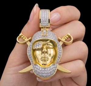 Pendentif Masque Iced Out en Moissanite VVS1 Couleur D Or Bicolore Bijoux de Luxe Personnalisés Hip Hop - Product Image 1