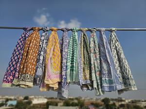 Paréos et Sarongs de Plage en Coton Imprimé Floral Faits Main pour Femmes – Vente en Gros par Exportateur Indien - Product Image 2