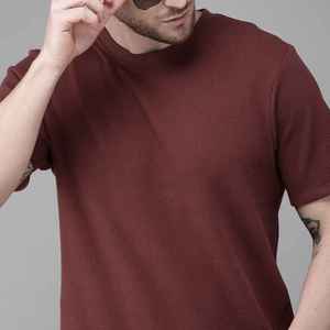 เสื้อยืดคอกลมแขนสั้นสีเบอร์กันดีสำหรับผู้ชาย ทรงปกติ สวมใส่สบาย ผลิตจากผ้าฝ้ายถัก 100% สีพื้น - Product Image 4
