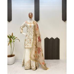 Belle combinaison de fête avec haut-Plazzo et Dupatta pour un look élégant - Product Image 2