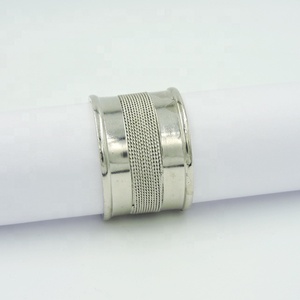 Porte-serviettes en laiton plaqué argent, design élégant et écologique en forme de nid d'abeille, pour la décoration de table de mariage et de fête - Product Image 3