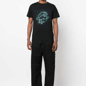 เสื้อยืดแขนสั้นผู้ชาย คอกลม สตรีทแวร์ ผ้าฝ้ายถัก 100% พิมพ์ลายการ์ตูนตัวอักษรประดับเพชรแบบ DTF - Product Image 5