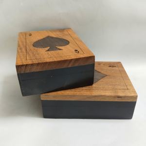 Boîte en résine noire faite à la main pour cartes à jouer Stockage et support uniques pour le jeu - Product Image 6