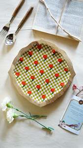 Plateau de service rustique en bois avec motif à carreaux verts et fleurs oranges, vaisselle réutilisable - Product Image 5