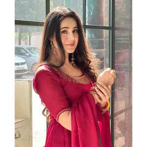 Vestido Anarkali de Diseñador para Mujer con Pantalón y Dupatta con Trabajo de Val Moti para Fiestas - Product Image 1