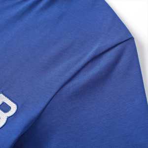 Camiseta Henley Azul Premium Zeta Phi Beta para Mujer, Manga Corta, Ropa de la Hermandad Griega, Letras Bordadas, Corte Elegante - Product Image 4