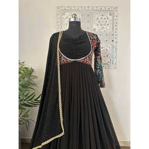 Robe de soirée XL Anarkali avec Dupatta Pent Style pour un look élégant - Product Image 1