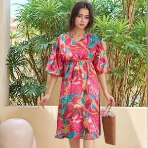 Robe Midi Empire Élégante en Georgette à Imprimé Floral Numérique, Respirante et Écologique, Taille Naturelle, Vente en Gros - Product Image 1