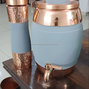 Pichet Matka en cuivre pur avec couvercle | Pichet à eau ayurvédique pour la maison et l'hôtel | Boissons faites à la main d'Inde - Product Image 1